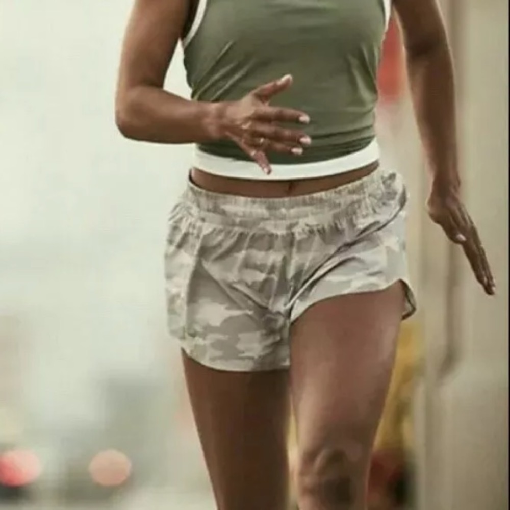 Athleta Printed Hustle 3” Short Size Large
